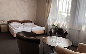 Noclegi-Restauracja Boss